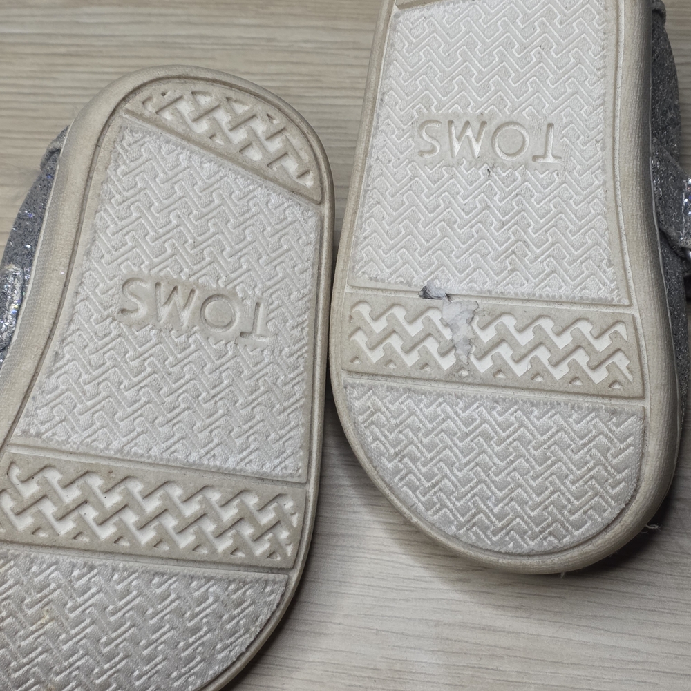 Toddler Size 3 TOMS Kids Sparkle Mary Jane Shoes in Silver - Picture 3 of 5